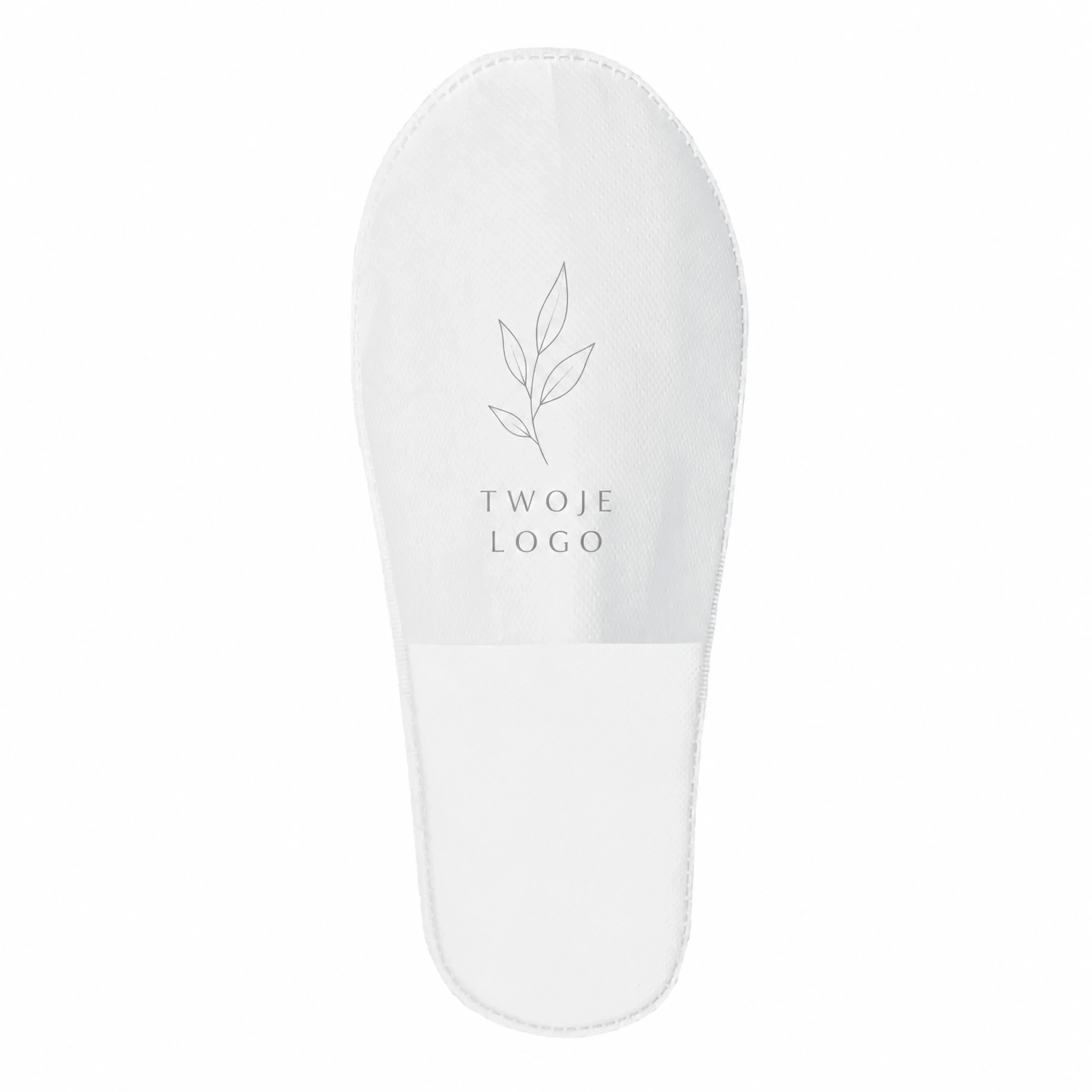 Kapcie jednorazowe włókninowe z Twoim logo białe pakowane zbiorczo QMS Line Silver – personalizowane kapcie do hoteli, SPA i salonów beauty